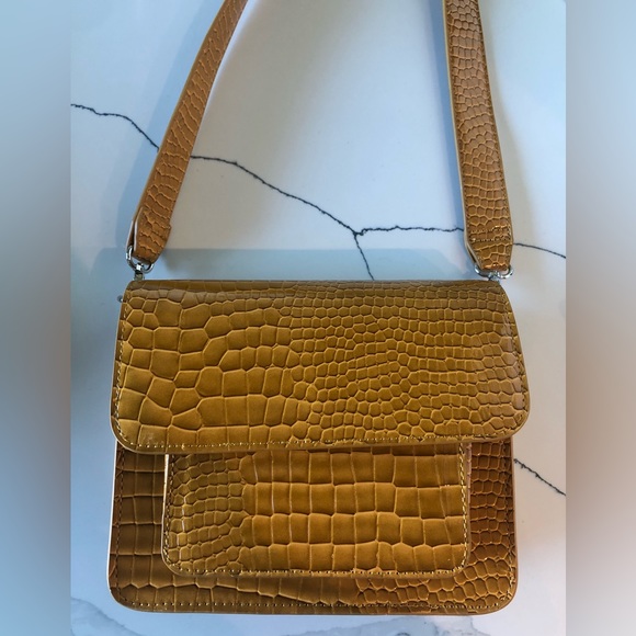 Urban Outfitters faux crocodile purse, yellow mustard colour. - Picture 2 of 3